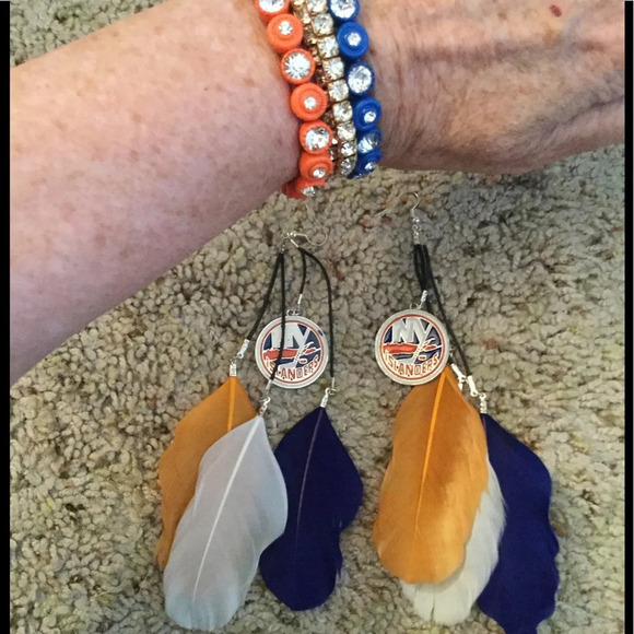NY Islanders Hockey Vintage Feather Earrings Bracelet Set Y2K Sports Gift NEW - Picture 3 of 6